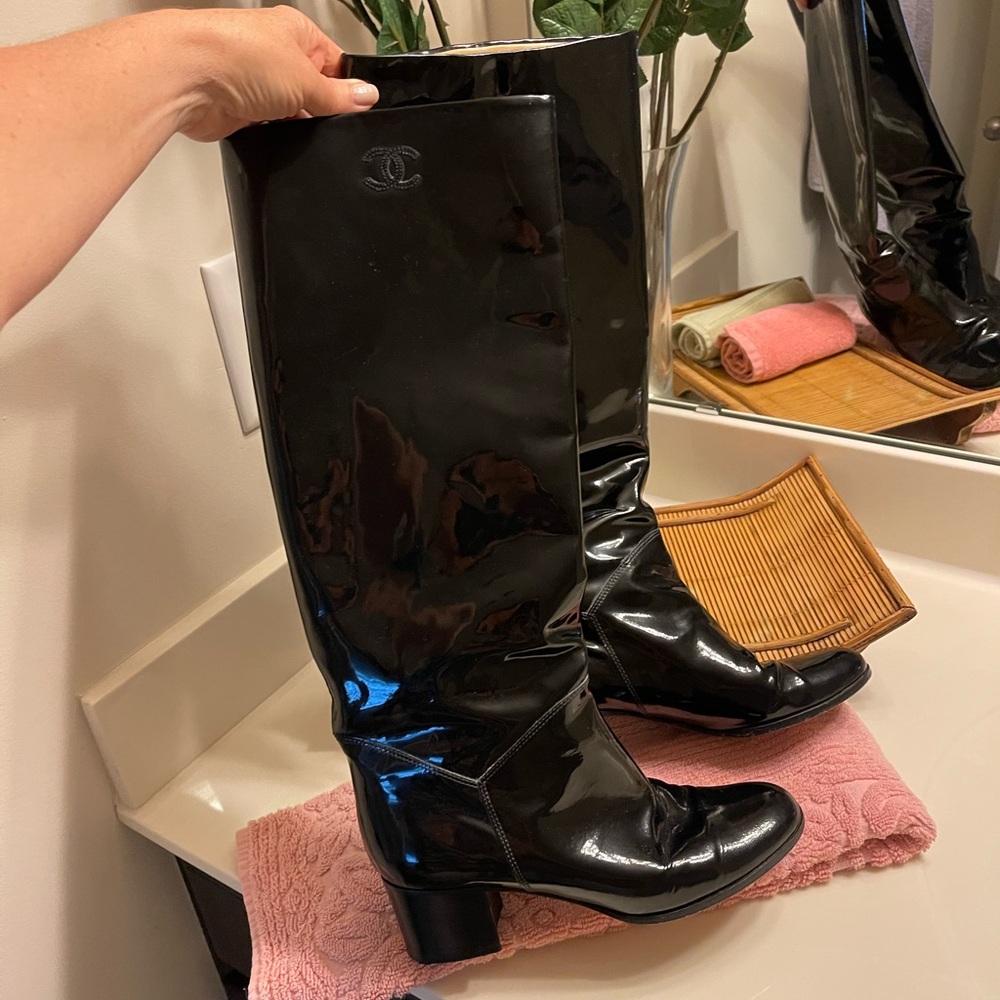 CHANEL Black Heeled Boots Leather Elegance - Picture 3 of 13